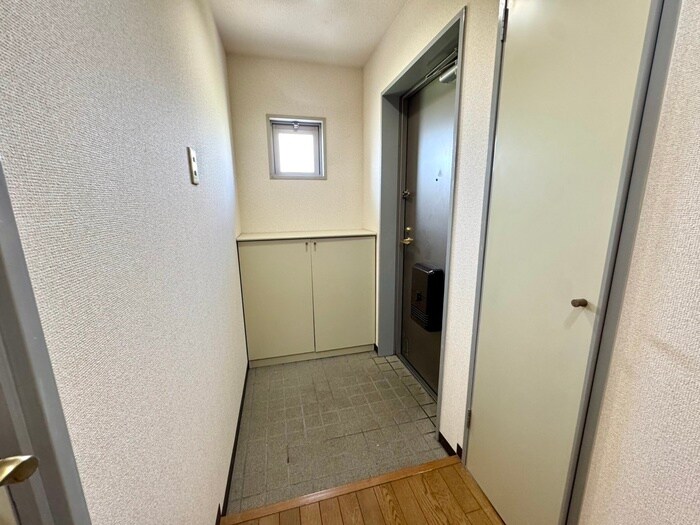 物件内観写真16　(玄関)