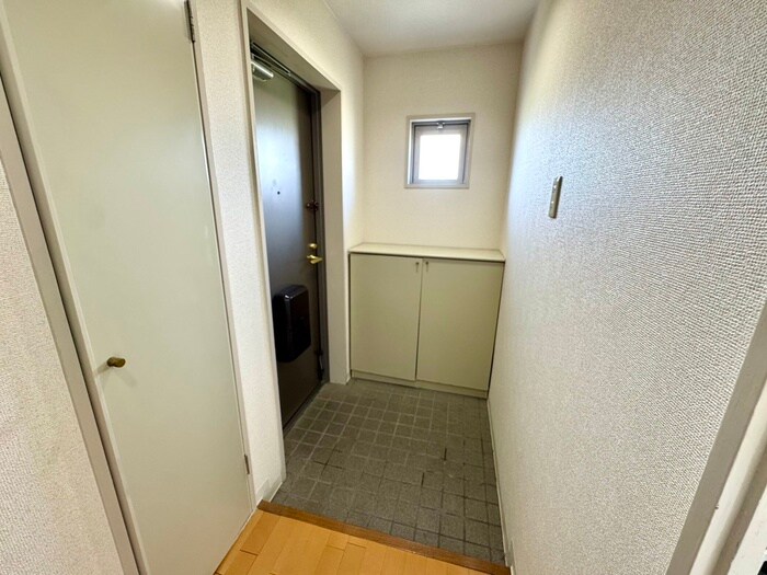 物件内観写真16　(玄関)