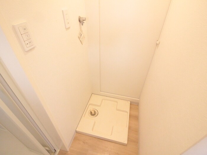 物件内観写真16　(洗濯機置場)