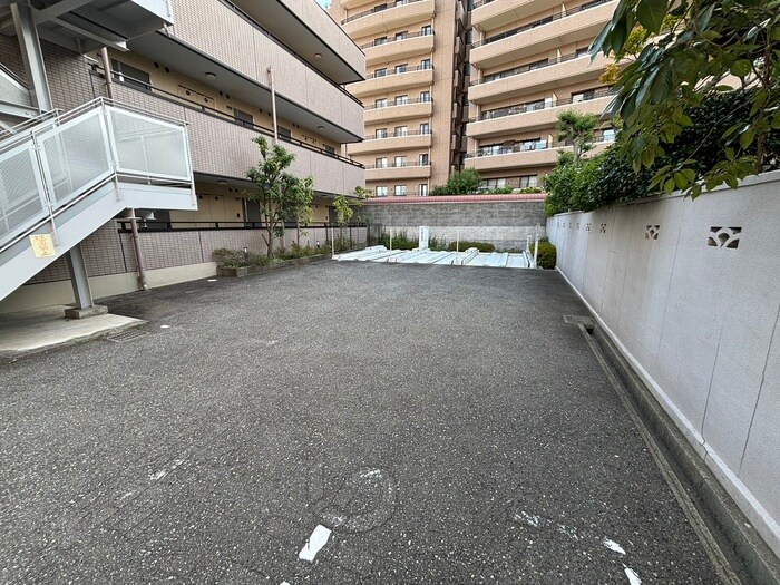 物件外観写真5　(駐車場)