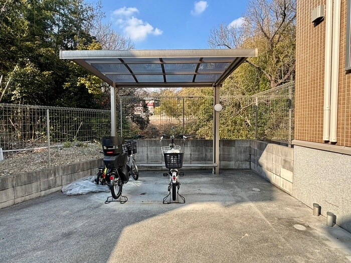 物件外観写真5　(駐輪場)