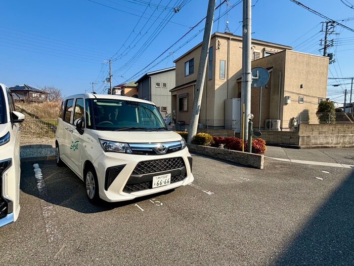 物件外観写真6　(駐車場)