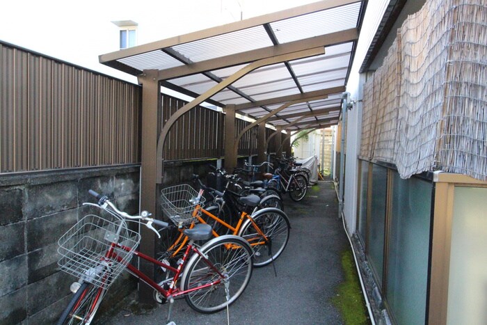 物件外観写真3　(駐輪場)