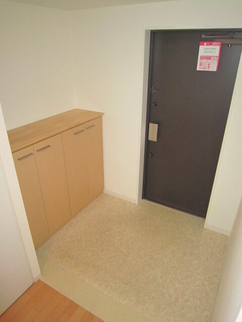 物件内観写真9　(玄関)