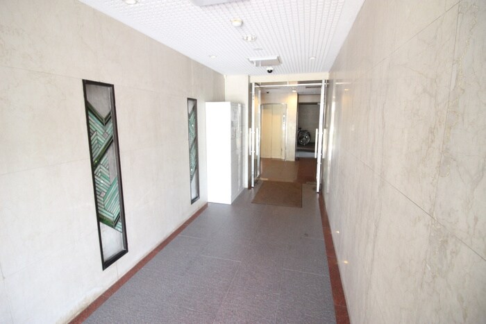 物件外観写真2　(エントランス部分)