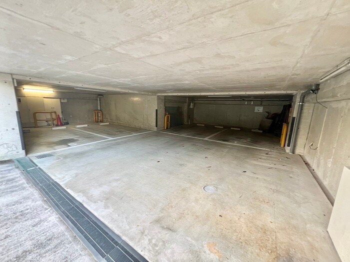 物件外観写真2　(駐車場)