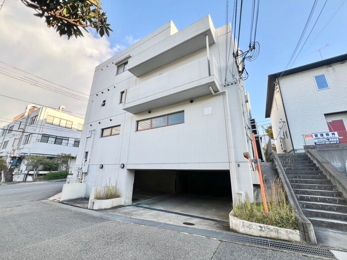 物件外観写真5　(駐車場)