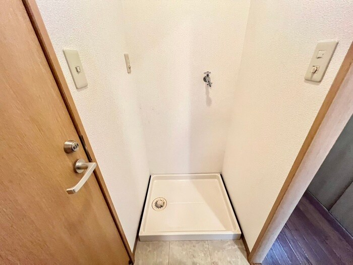 物件内観写真15　(洗濯機置場)