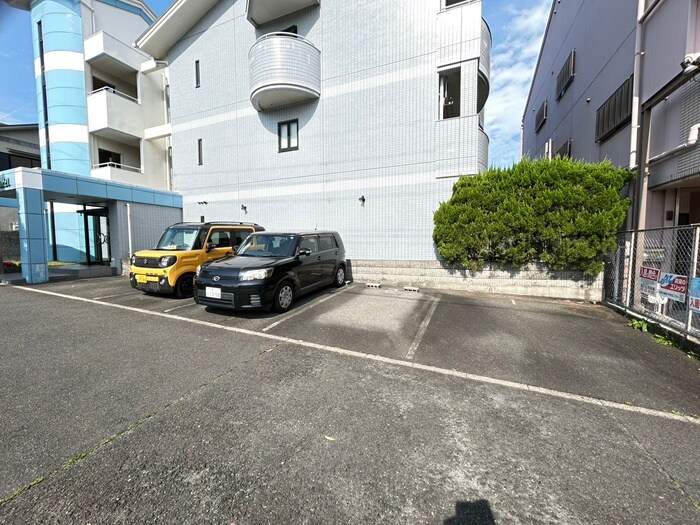 物件外観写真5　(駐車場)