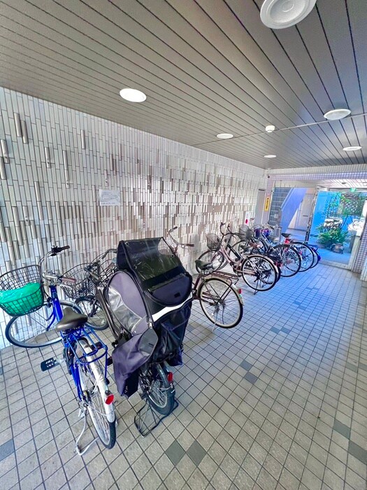 物件外観写真4　(駐輪場)