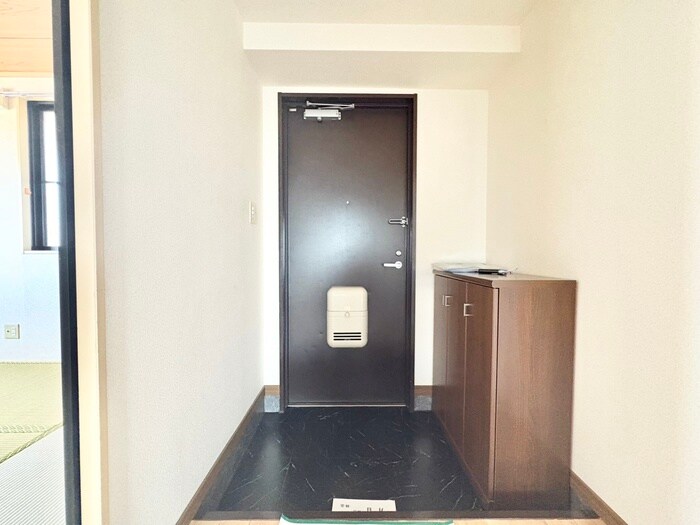 物件内観写真14　(玄関)