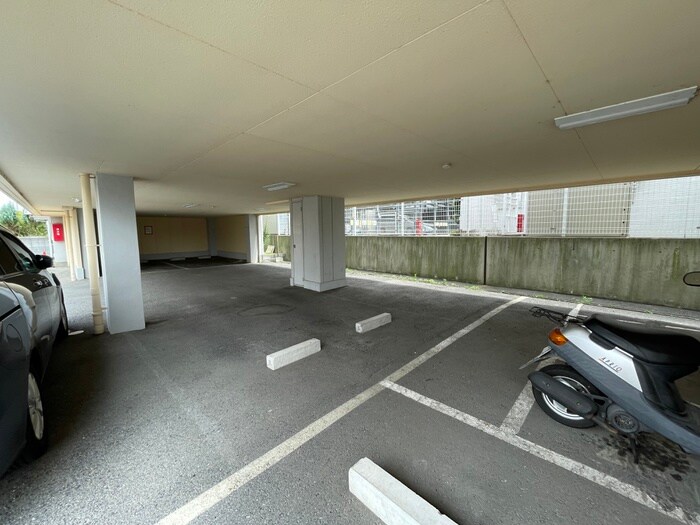 物件外観写真6　(駐車場)