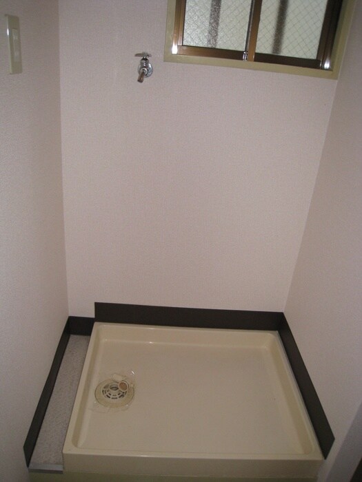 物件内観写真10　(洗濯機置場)