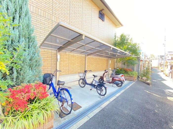 物件外観写真4　(駐輪場)
