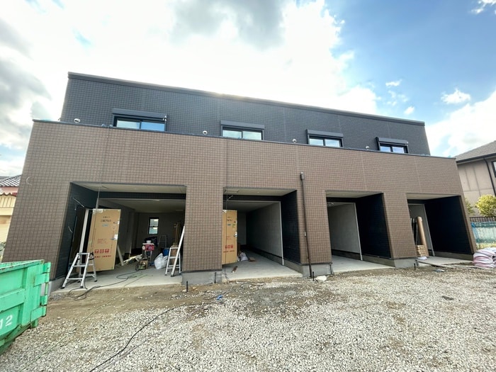 EAST GARAGE PLACEの物件外観写真