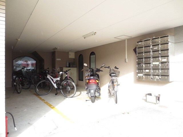 物件外観写真2　(駐輪場)