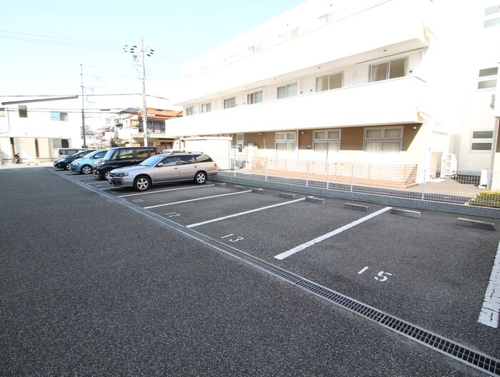 物件外観写真4　(駐車場)