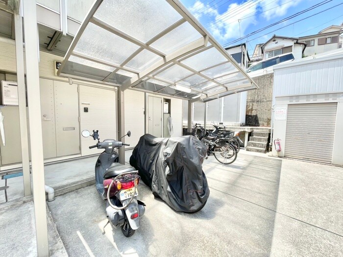 物件外観写真5　(駐輪場)
