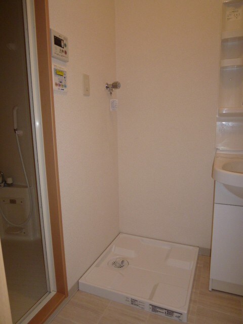 物件内観写真12　(洗濯機置場)