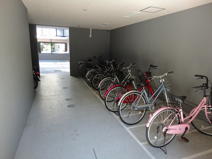 物件外観写真5　(駐車場)