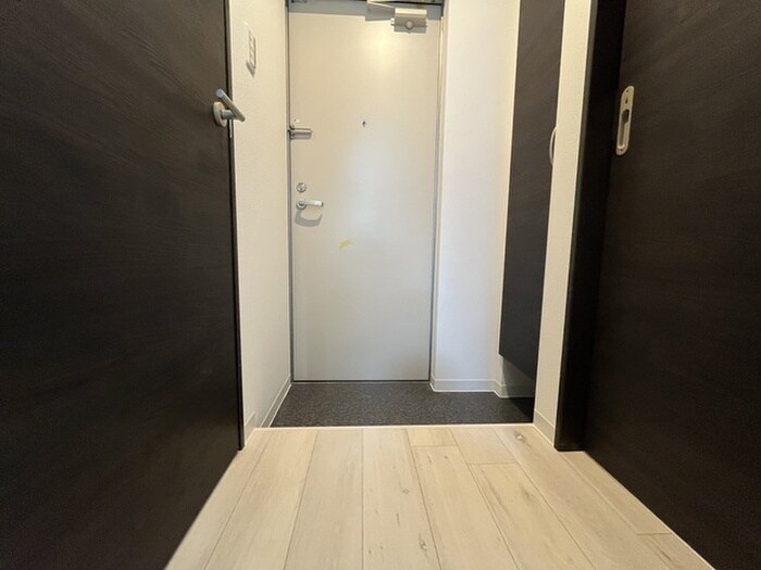 物件内観写真8　(玄関)
