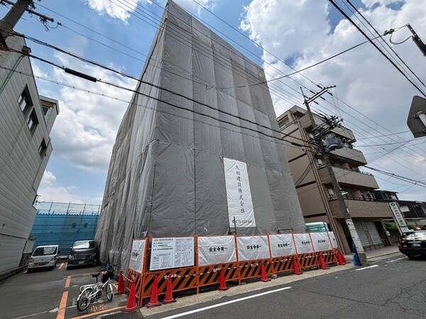 建築中