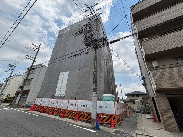 建築中