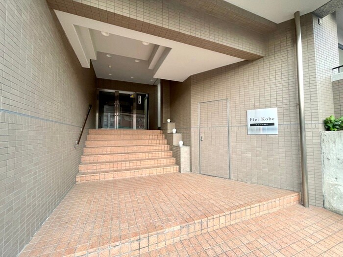 物件外観写真4　(エントランス部分)