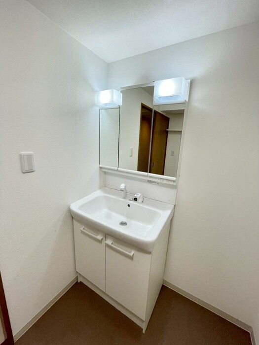 物件内観写真12　(洗面)