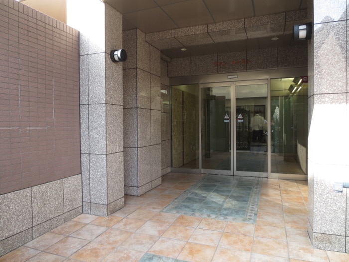 物件外観写真3　(エントランス部分)