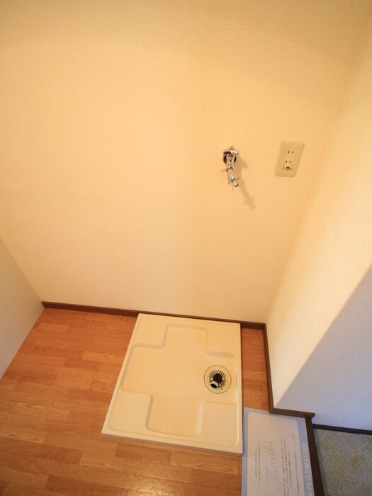 物件内観写真8　(洗濯機置場)