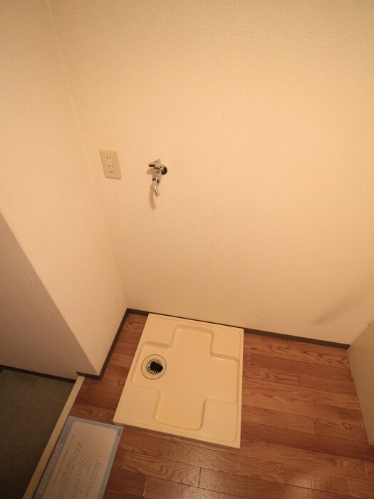 物件内観写真11　(洗濯機置場)