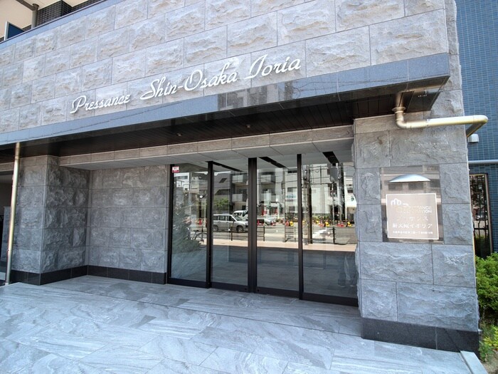 物件外観写真2　(エントランス部分)