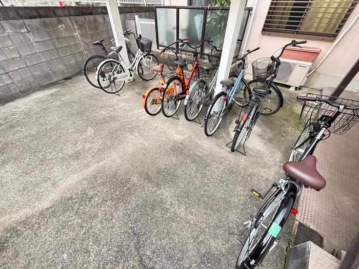 物件外観写真3　(駐輪場)
