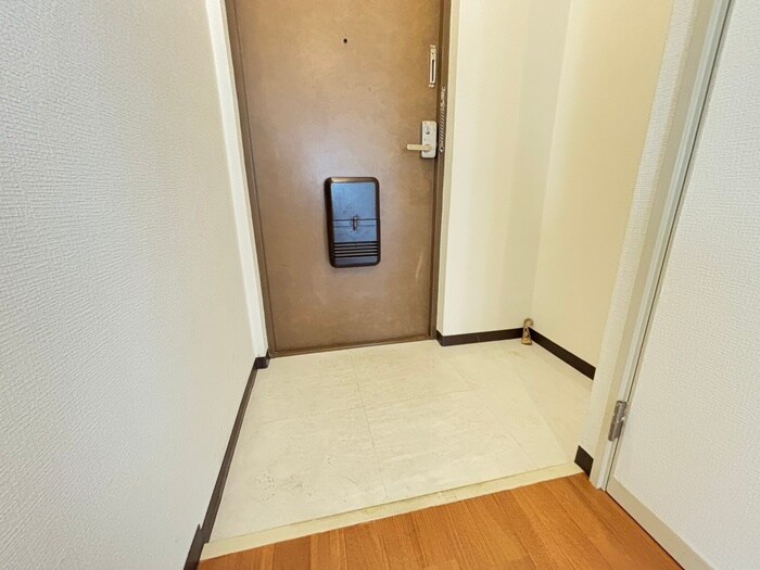 物件内観写真15　(玄関)