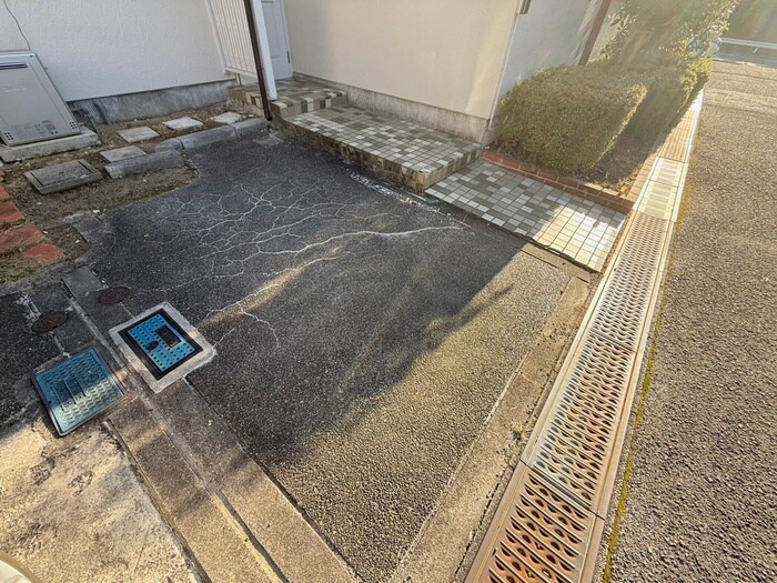 物件外観写真4　(駐車場)