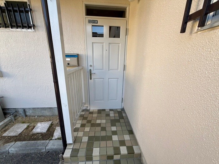 物件外観写真5　(エントランス部分)