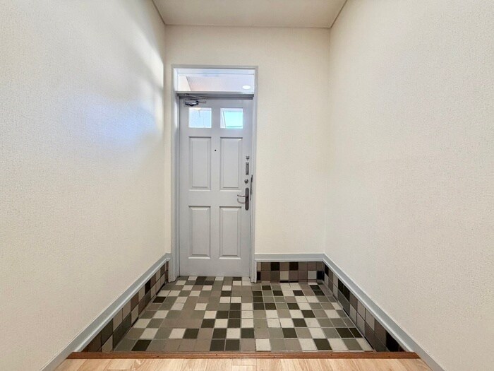 物件内観写真14　(玄関)