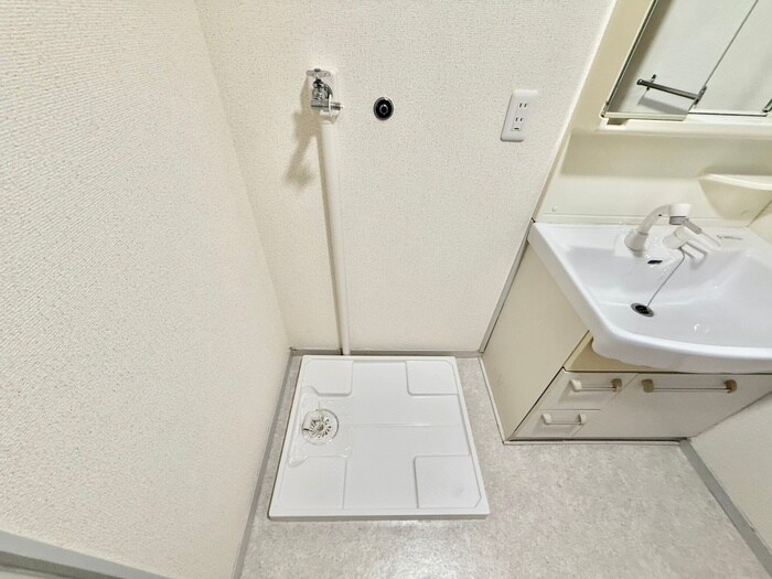 物件内観写真17　(洗濯機置場)