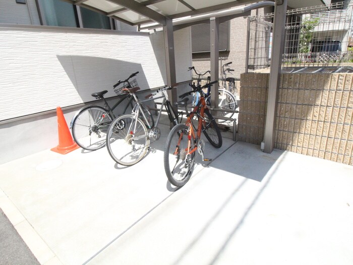 物件外観写真4　(駐輪場)