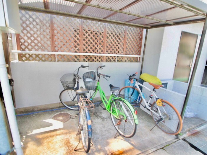 物件外観写真4　(駐輪場)