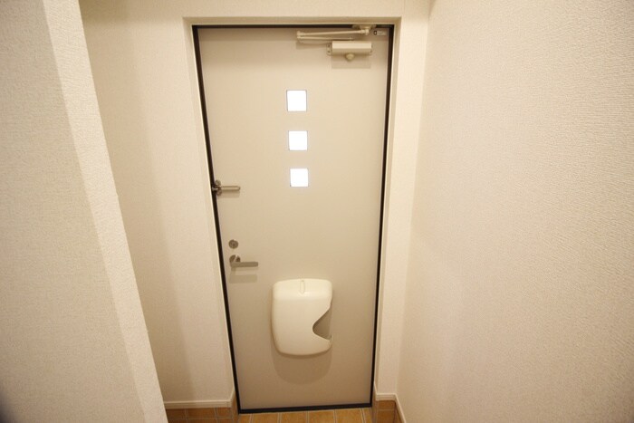 物件内観写真16　(玄関)