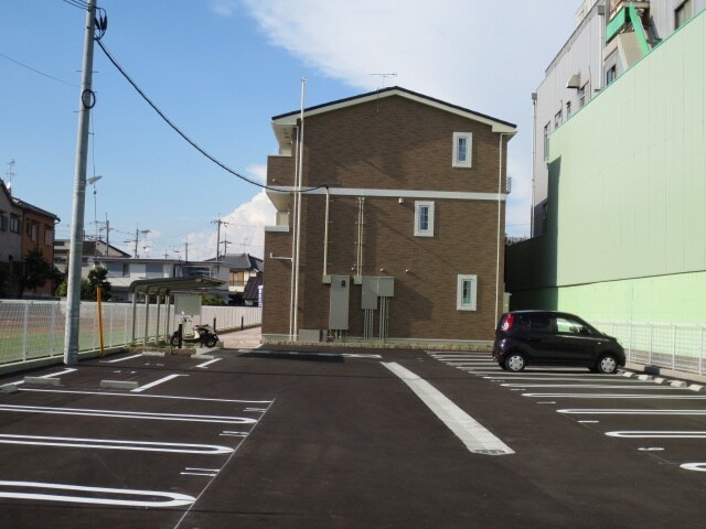 物件外観写真3　(駐車場)