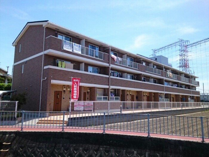 物件外観写真5　(エントランス部分)