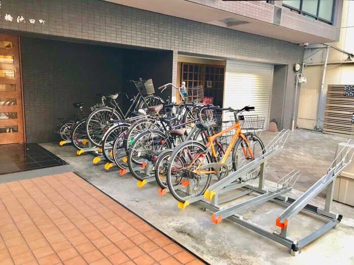 物件外観写真4　(駐輪場)