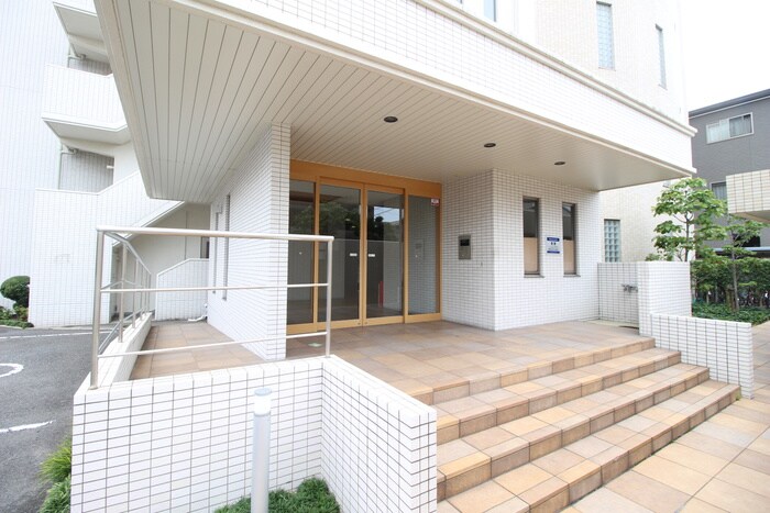 物件外観写真2　(エントランス部分)