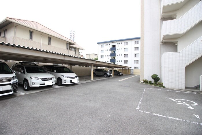 物件外観写真4　(駐車場)