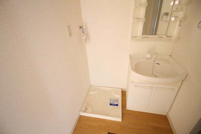 物件内観写真14　(洗濯機置場)