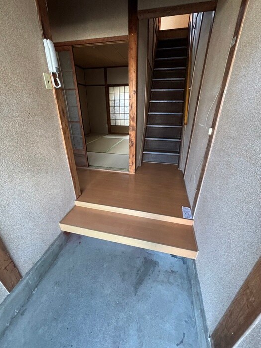 物件内観写真9　(玄関)