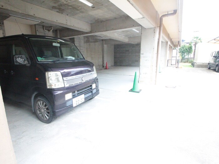 物件外観写真4　(駐車場)